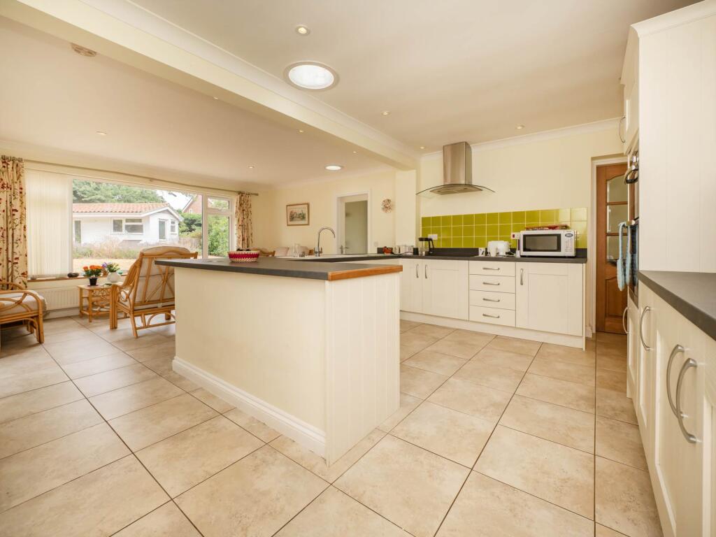 School Lane, Northrepps - Guide Price £425,000-£450,000. photo 2