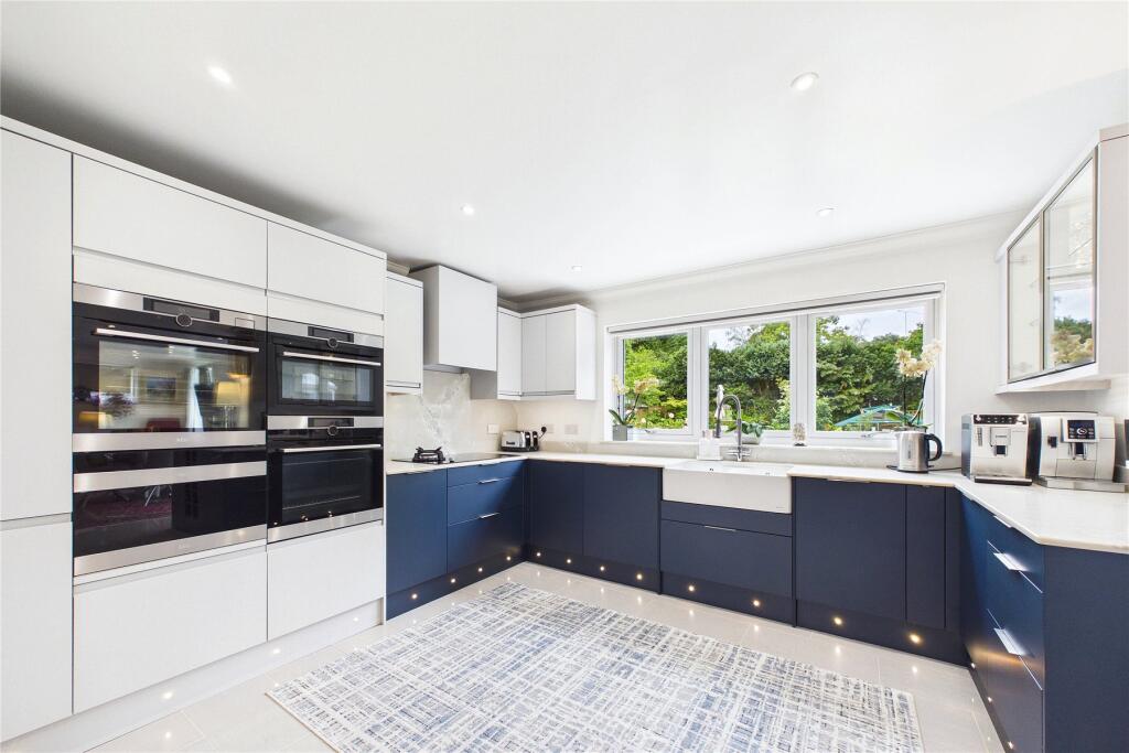 House in Surrey Heath, Heatherside - View 3
