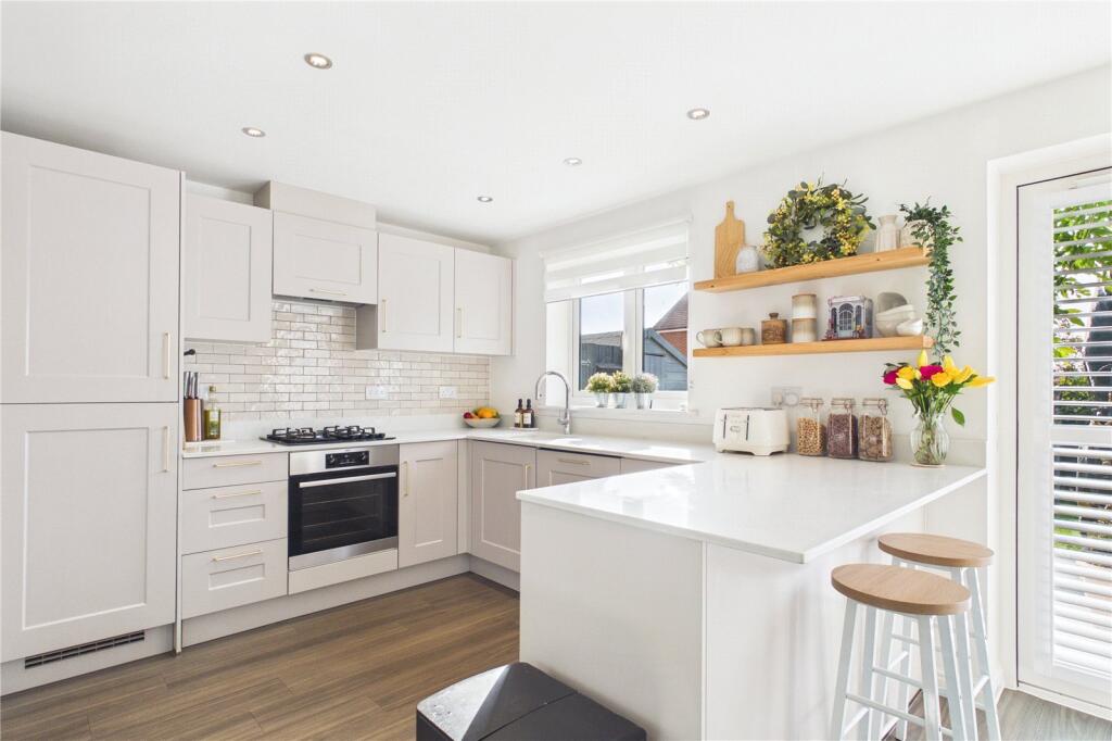 House in Basingstoke and Deane, Bramley - More