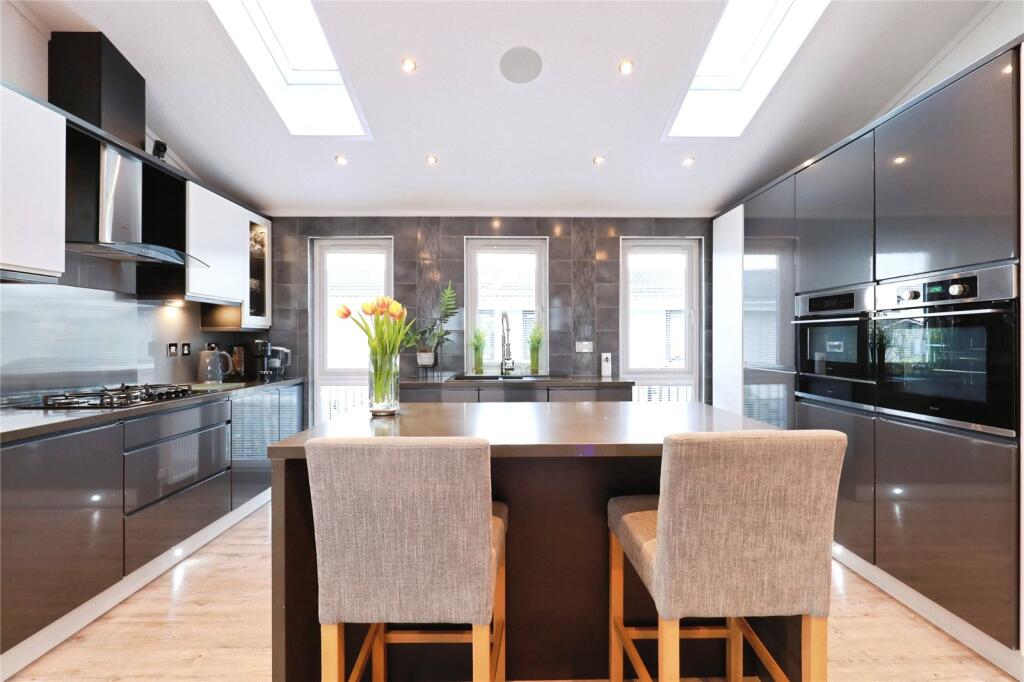 Littleton Close, Broadway, Worcestershire, WR12 photo 4
