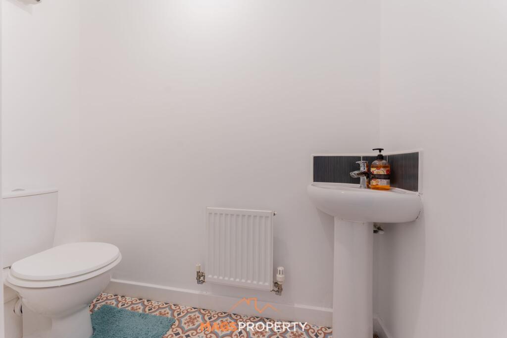 House in Knowsley, Stockbridge Village - More