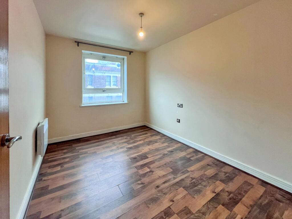 Apartment in Ilford - More