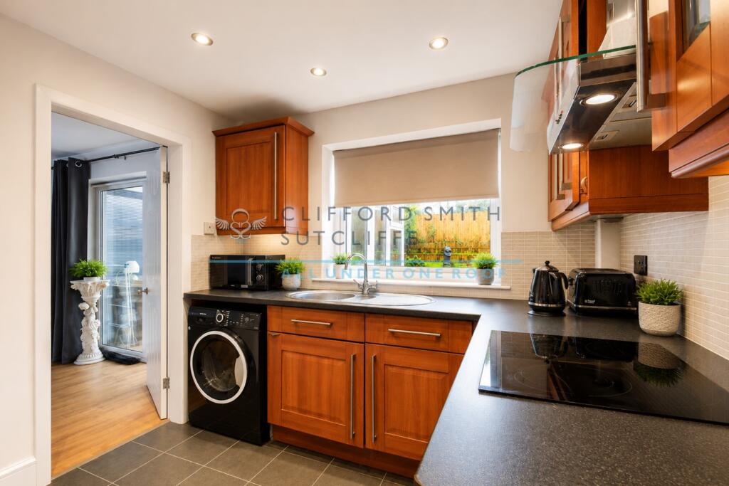House in Burnley, Harle Syke, Briercliffe - More