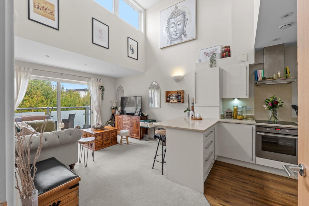 Apartment in Redhill - View 4