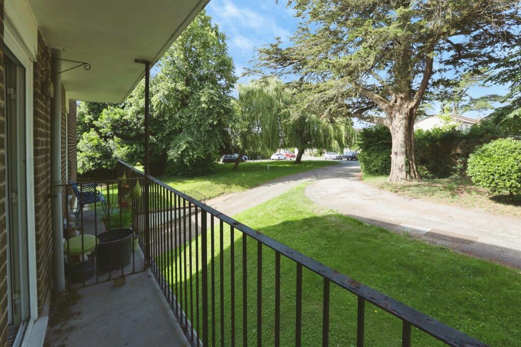 Apartment in Fareham, Hampshire - More