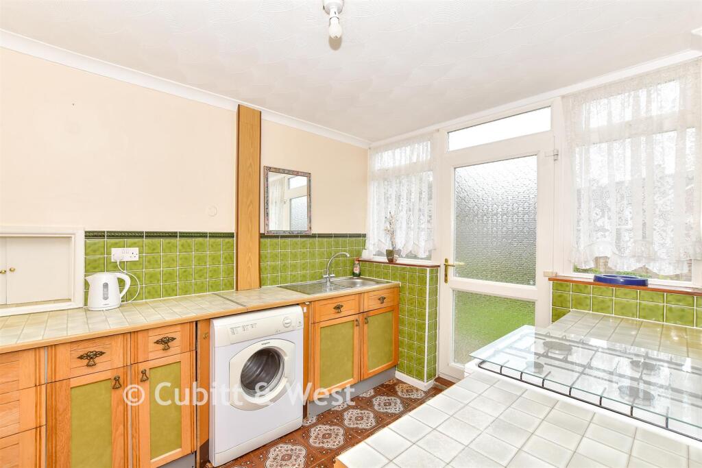 House in Havant, Hampshire - View 4