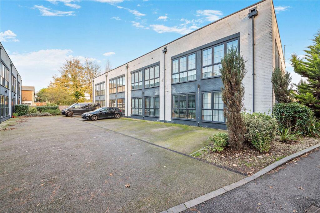 Apartment in Newbury, West Berkshire - View 2