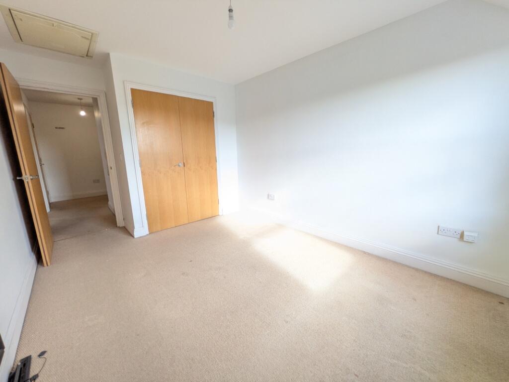 Apartment in Gloucester - View 4
