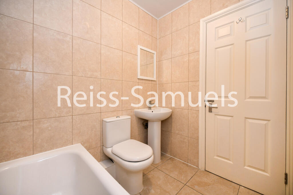 6 bedroom semi-detached house for rent