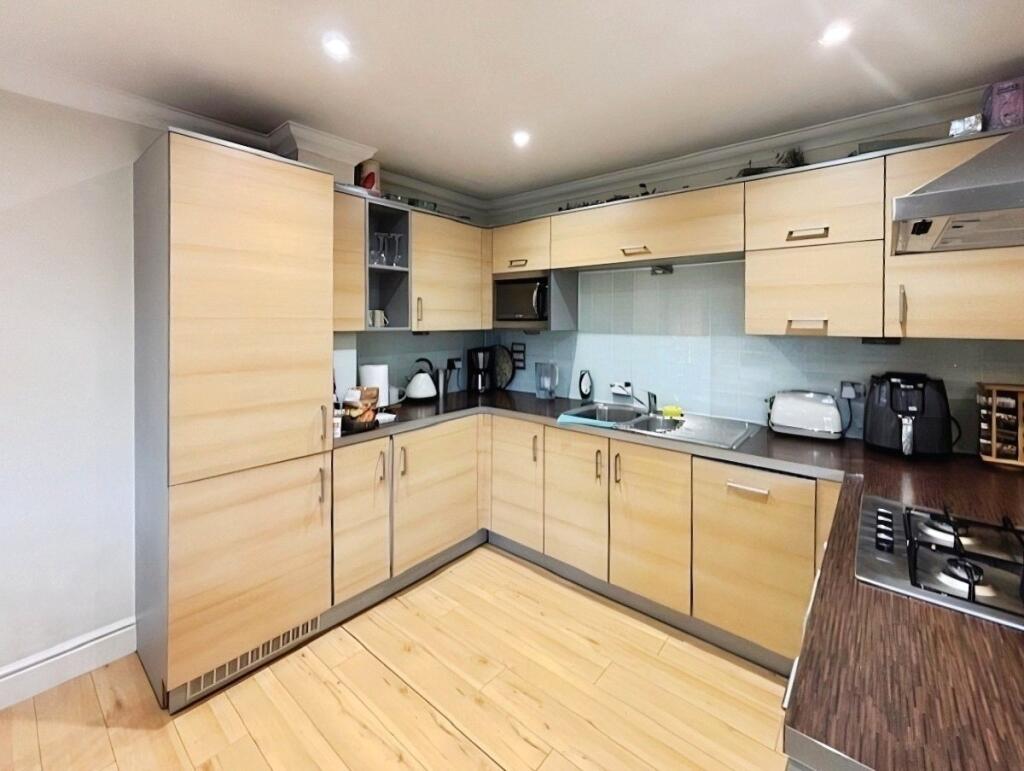 Apartment in Runnymede, Egham - View 5