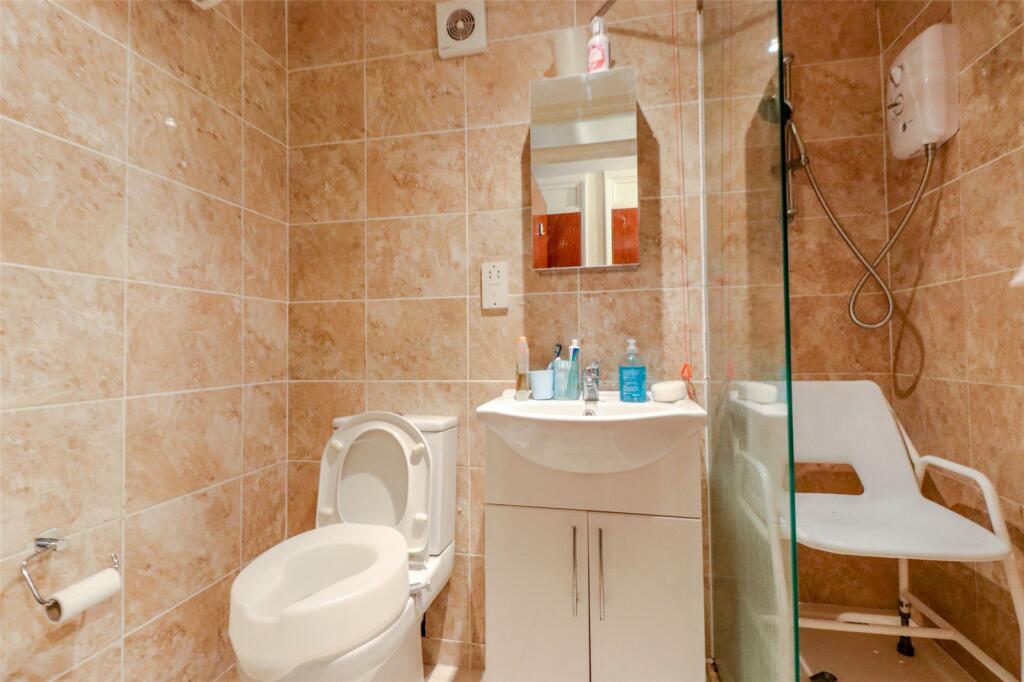 Oakdene House, 4 Bycullah Road, Enfield, EN2 photo 4