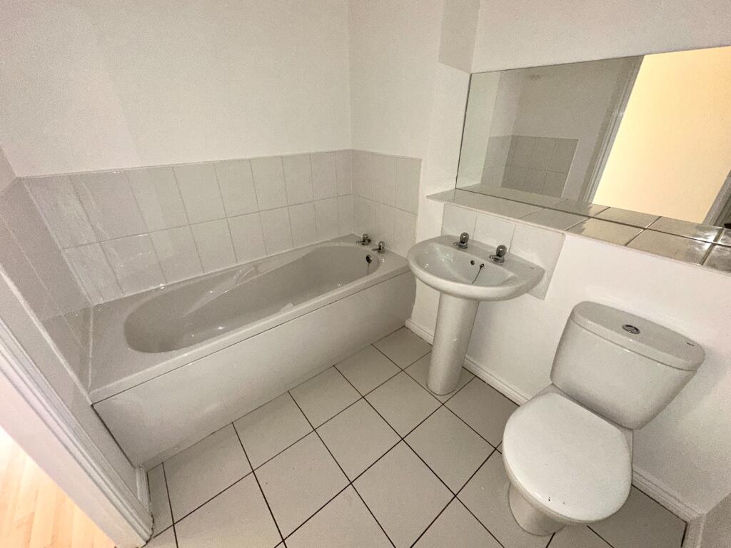 Apartment in Wolverhampton, West Midlands - More