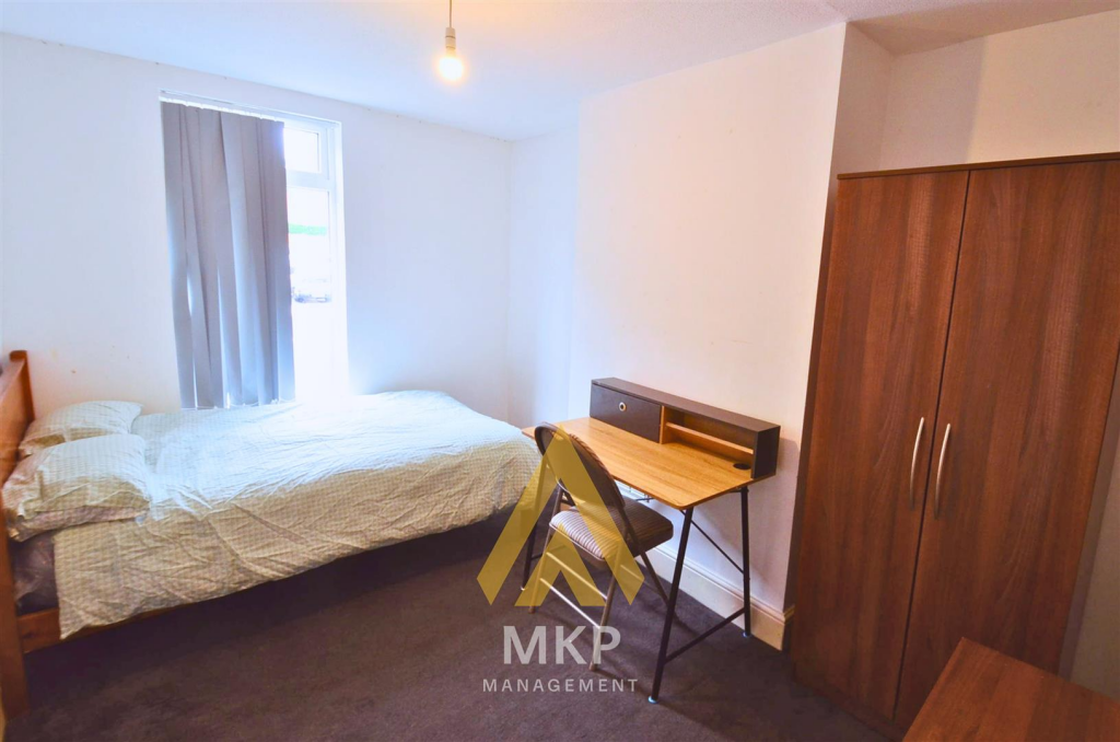 5 bedroom terraced house for rent