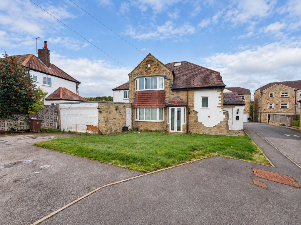 4 Bedroom Detached in BD16 1EF