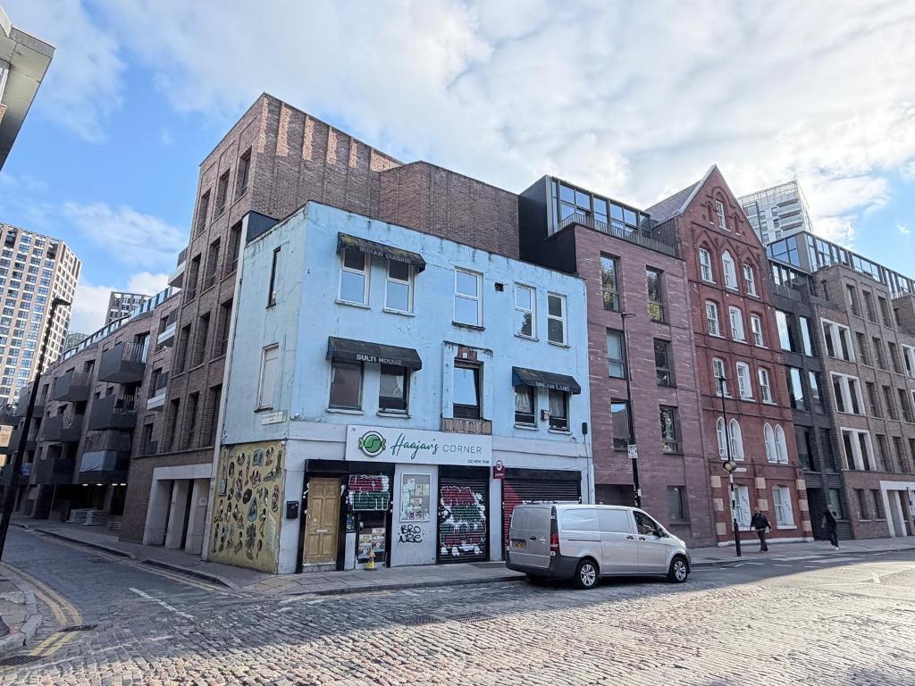 Main image of property: Wentworth Street, London, E1 7SA