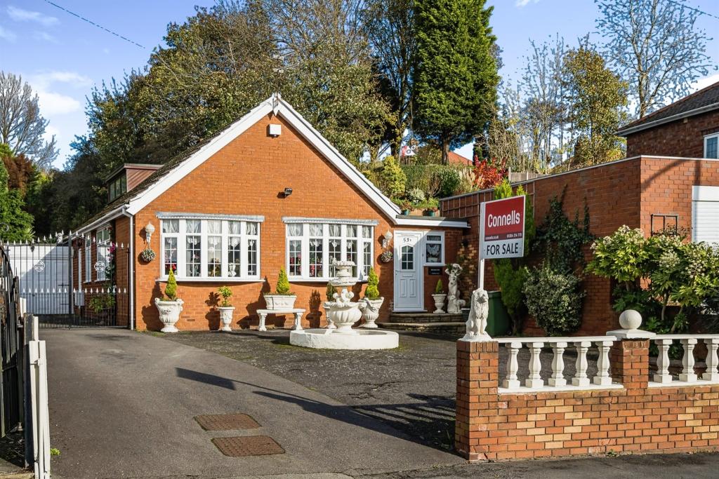 4-bed detached on New Rowley Road, Dudley, £375,000