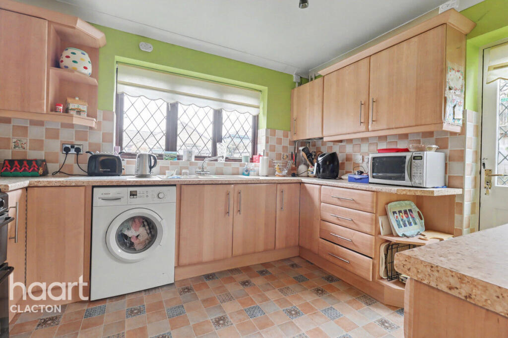 House in Clacton-on-Sea - View 3