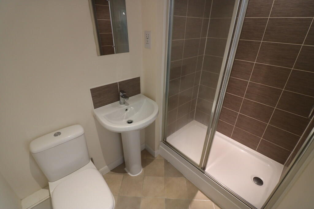 House in Hull, Grey Legs, Kingswood - More