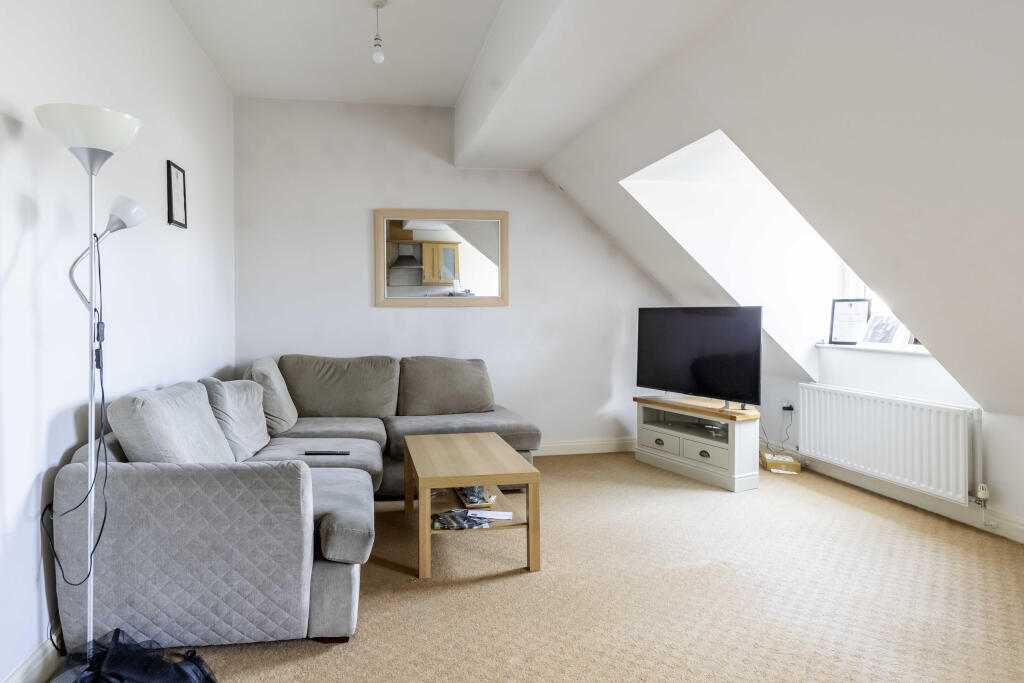 Main image of property: 8 Kingswood Heights, Kingswood