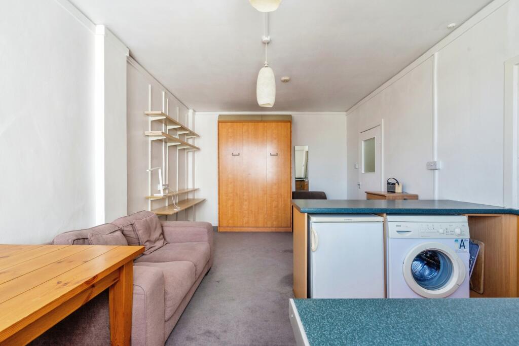 Studio flat for rent