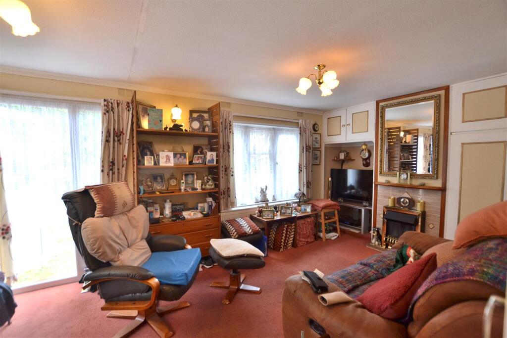Green Glades, Grange Estate, Church Crookham - View 4