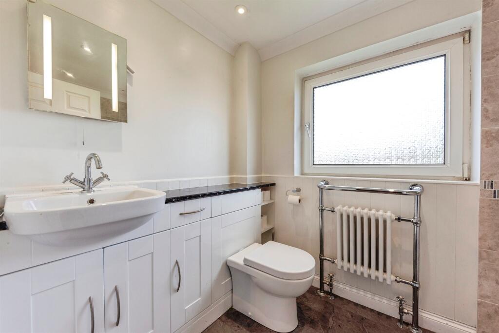Thorold Road, Barrowby, Grantham photo 4