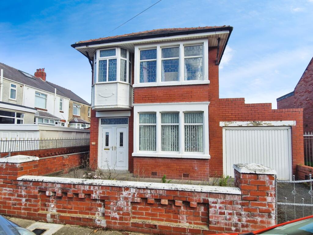 3-bed detached on Henson Avenue, Blackpool, Lancashire, FY4, £155,000