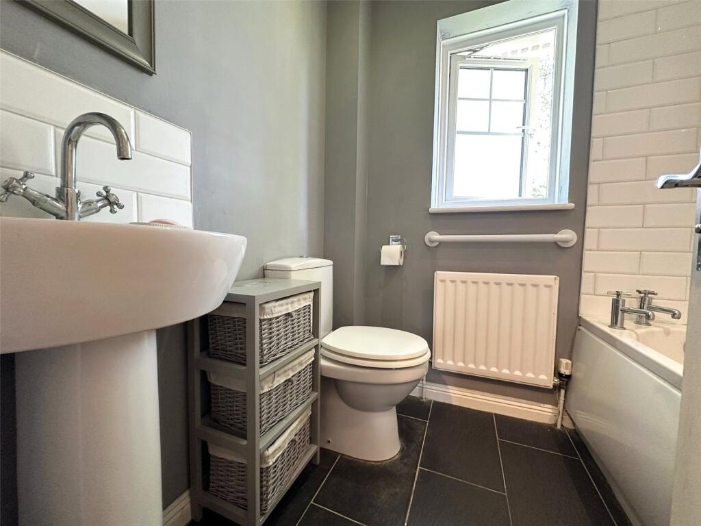 House in Basingstoke and Deane, Tadley - View 5