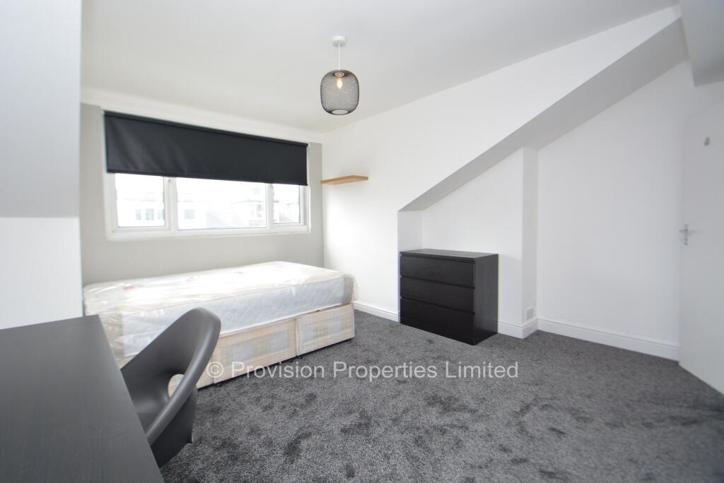 6 bedroom terraced house for rent