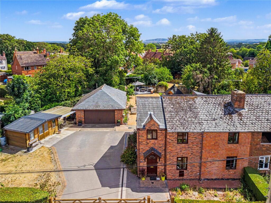 House in Worcester - View 4