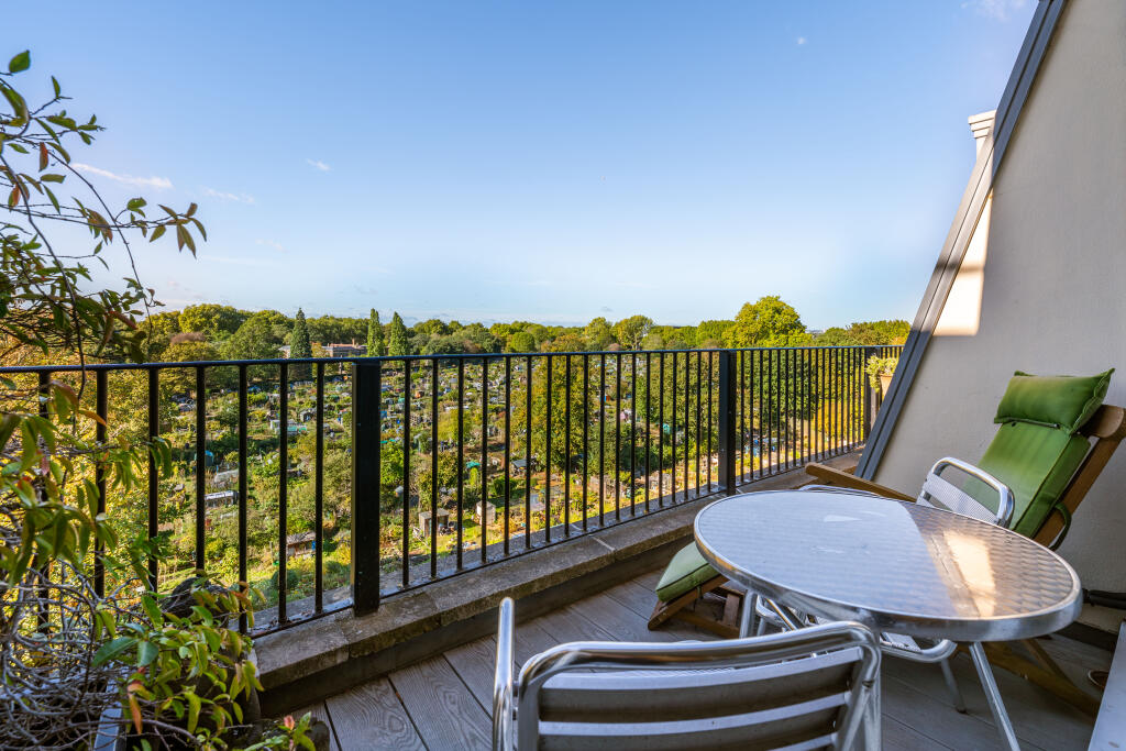 Apartment in London - View 3