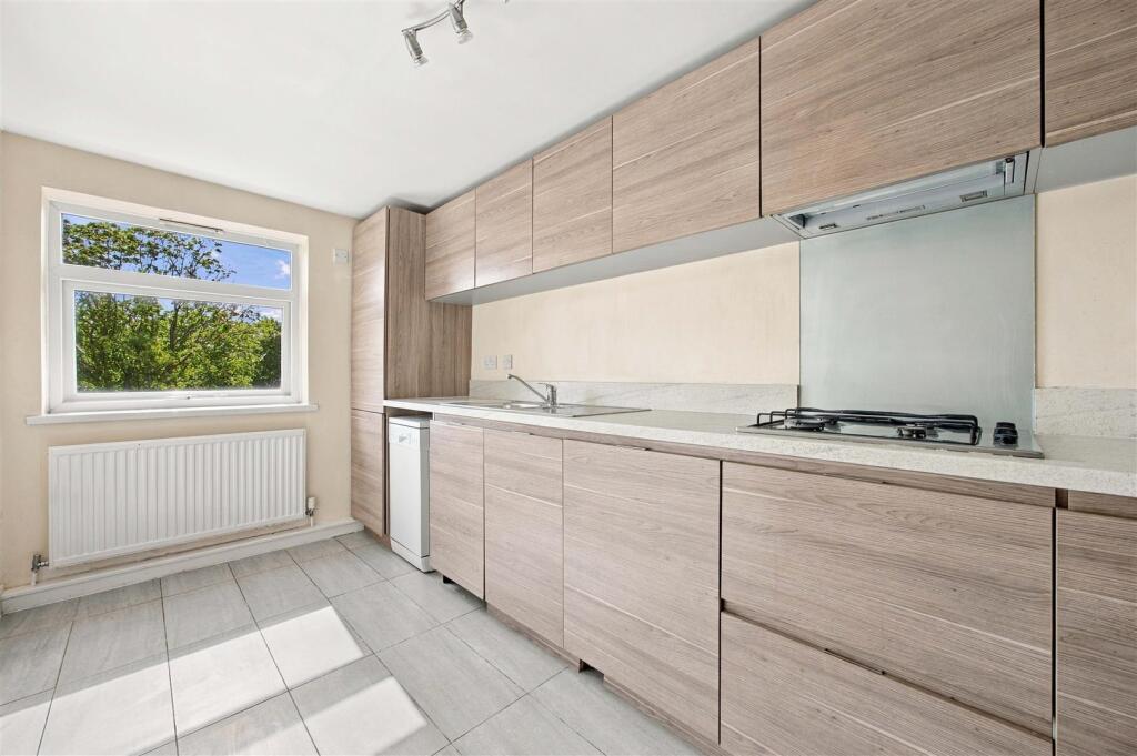 Apartment in London, Cowley - View 4
