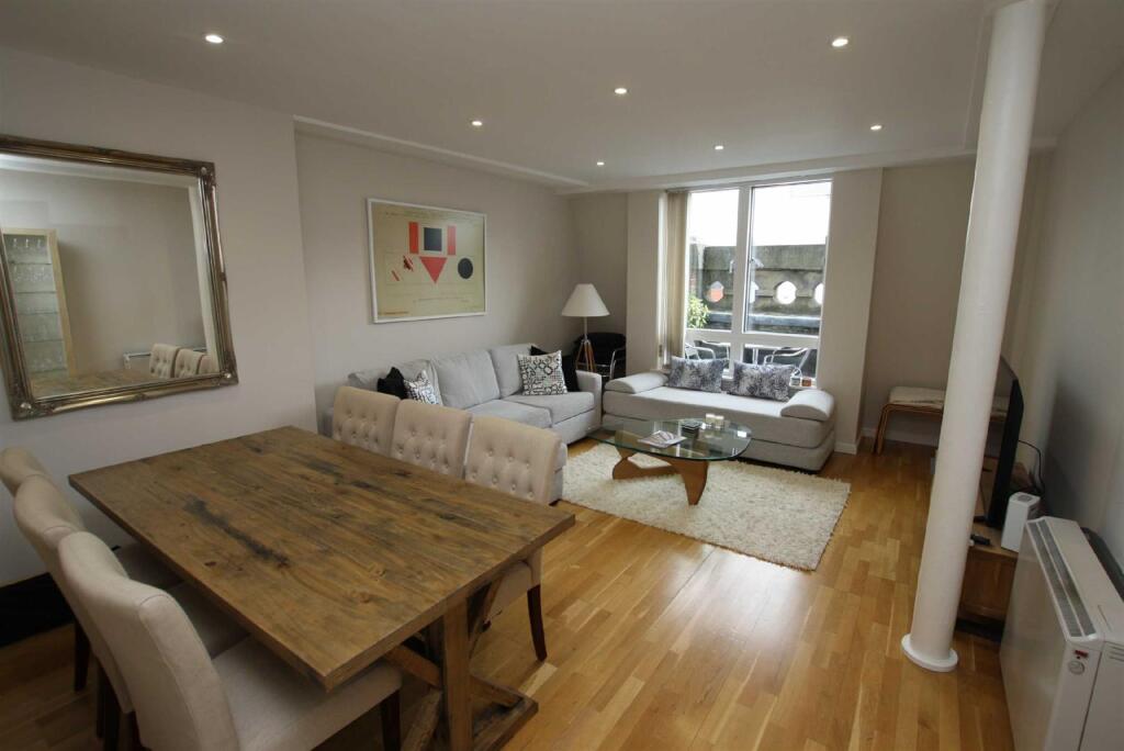 Apartment in Manchester, Gay Village, City Centre - View 3