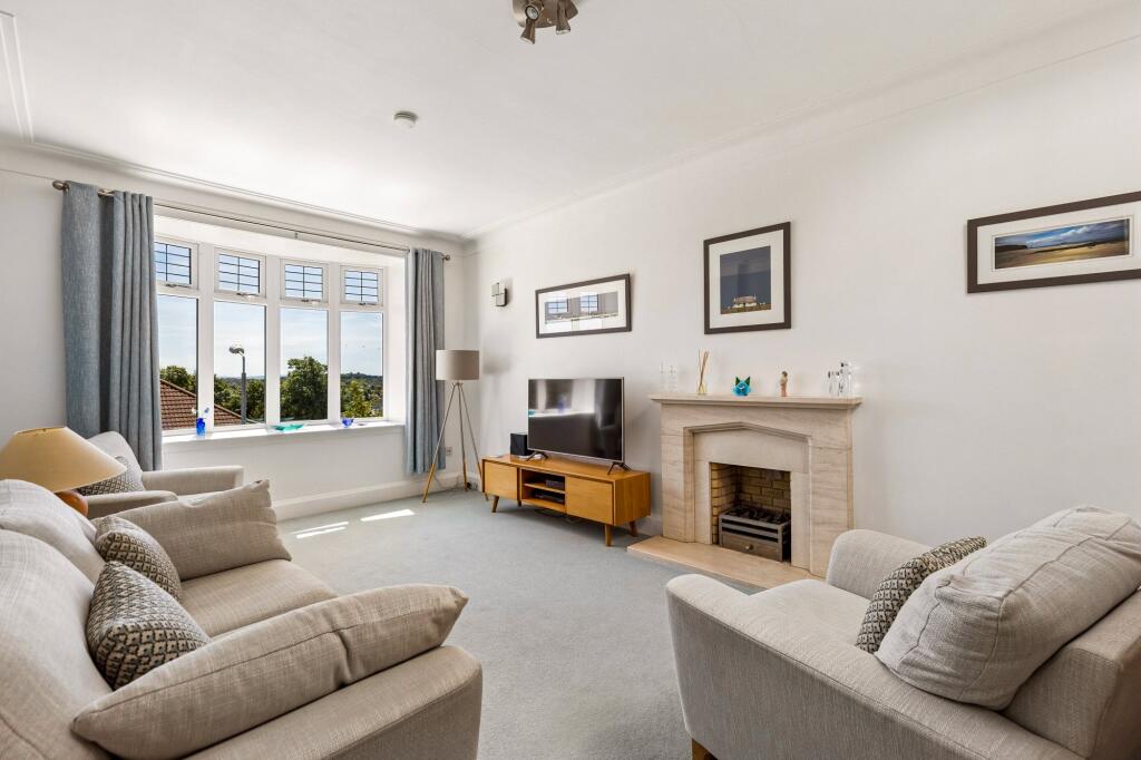Douglas Park Crescent, Bearsden photo 4