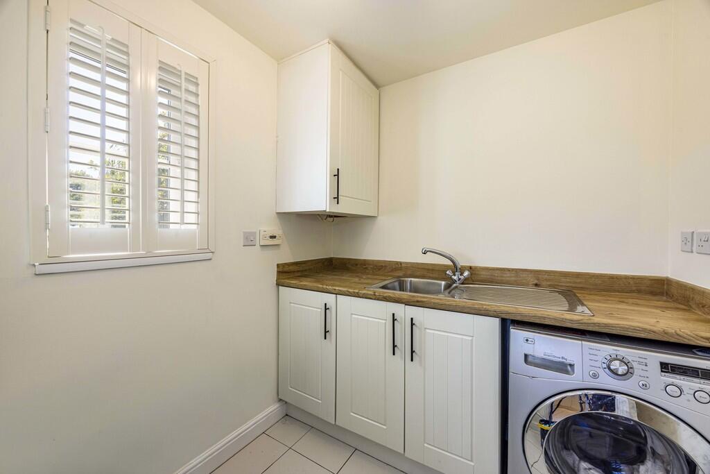 Barnes Close, Wilford, Nottingham - View 5