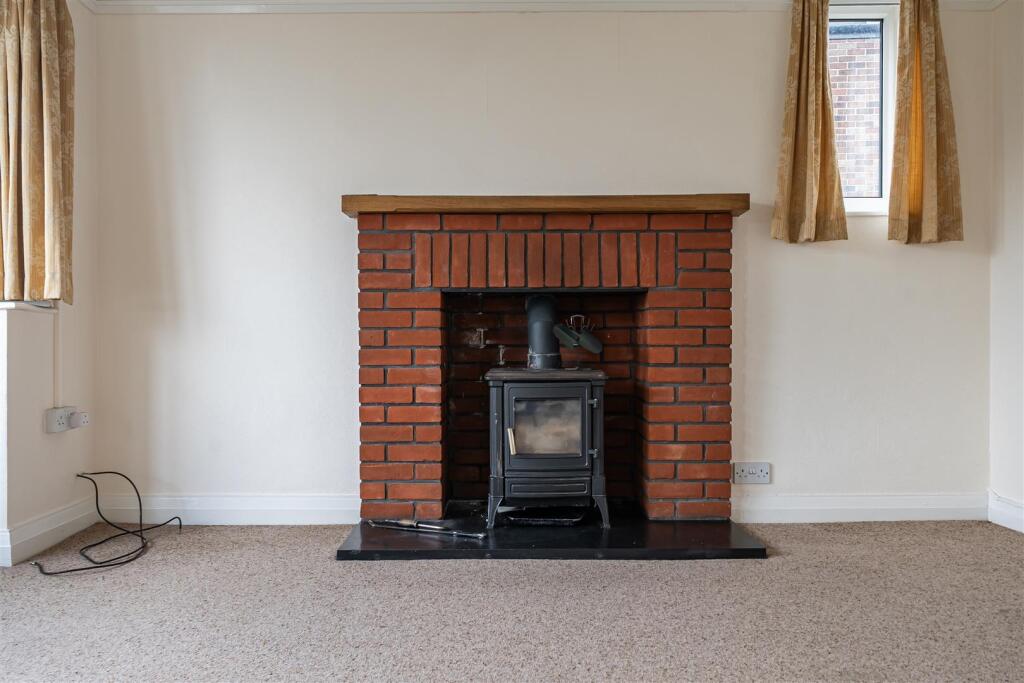 Trefonen Road, SY11 2TW photo 4