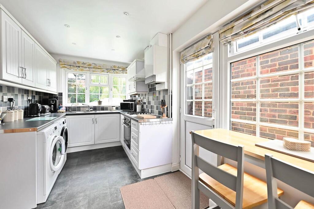 House in Basingstoke and Deane, Buckskin - View 2