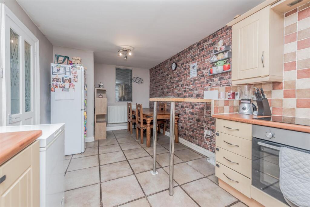 Wellstone Garth, Bramley, Leeds photo 3