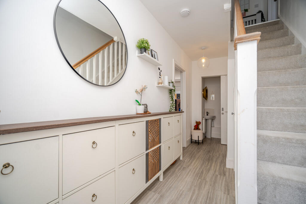 House in Milton Keynes, Brooklands, Broughton and Milton Keynes - View 3