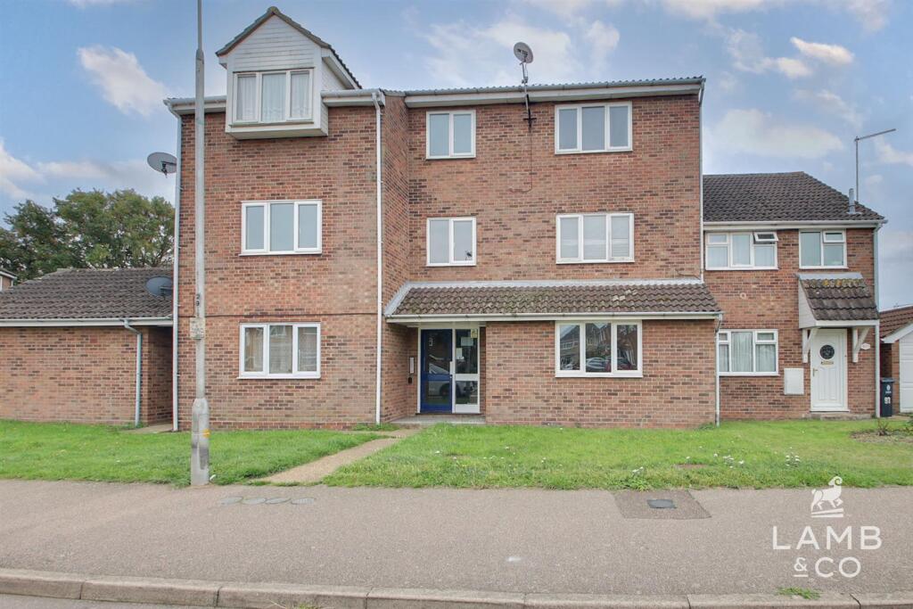 1-bed flat on Constable Avenue, Clacton-on-Sea, £70,000