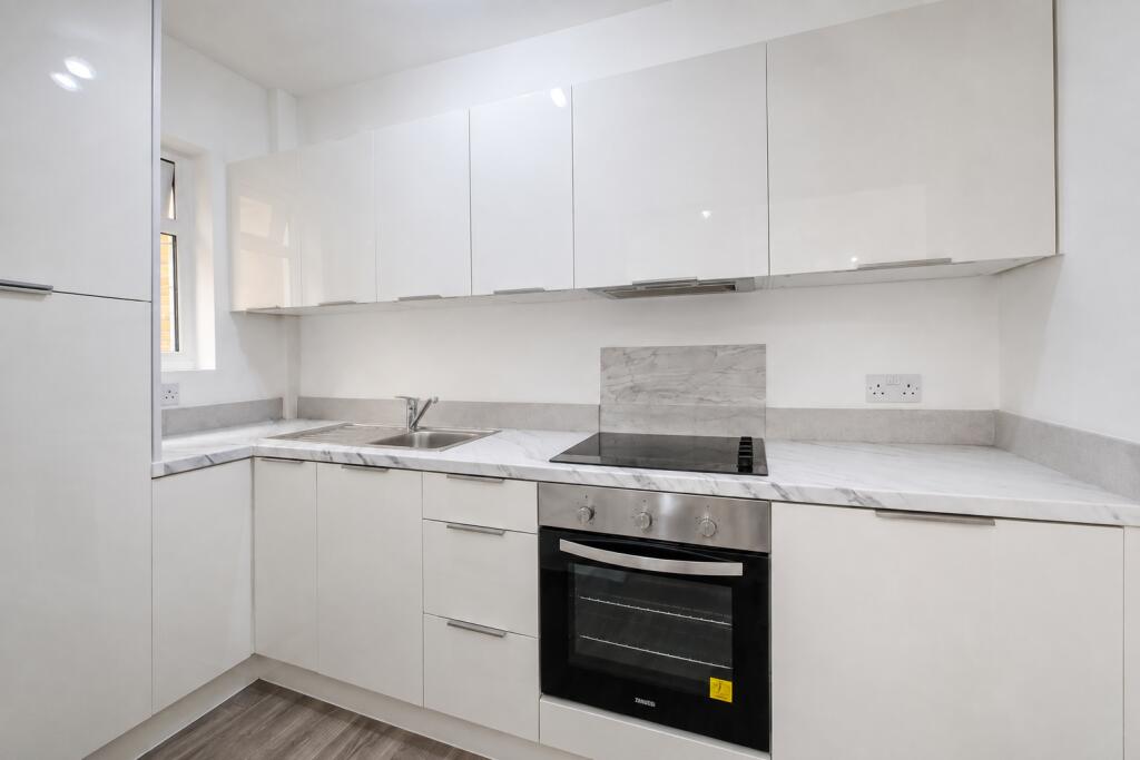 Main image of property: Laburnham Road, Maidenhead, SL6 4DB