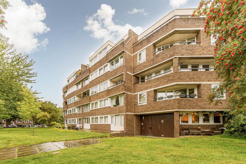 3-bed flat on Otho Court, Brentford Dock, £550,000