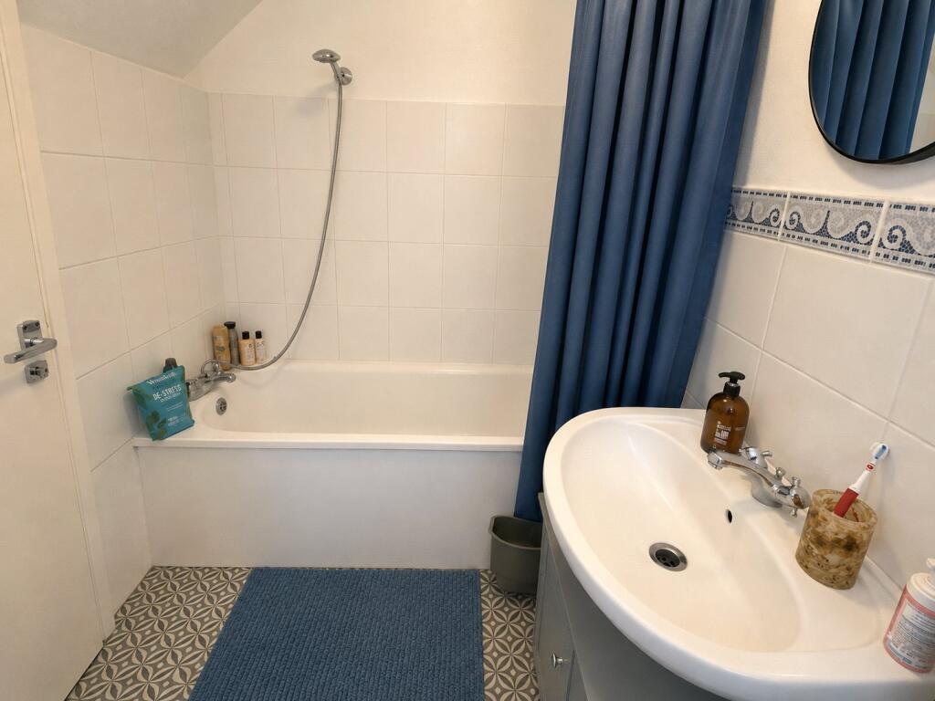 Apartment in Portsmouth, Southsea - More