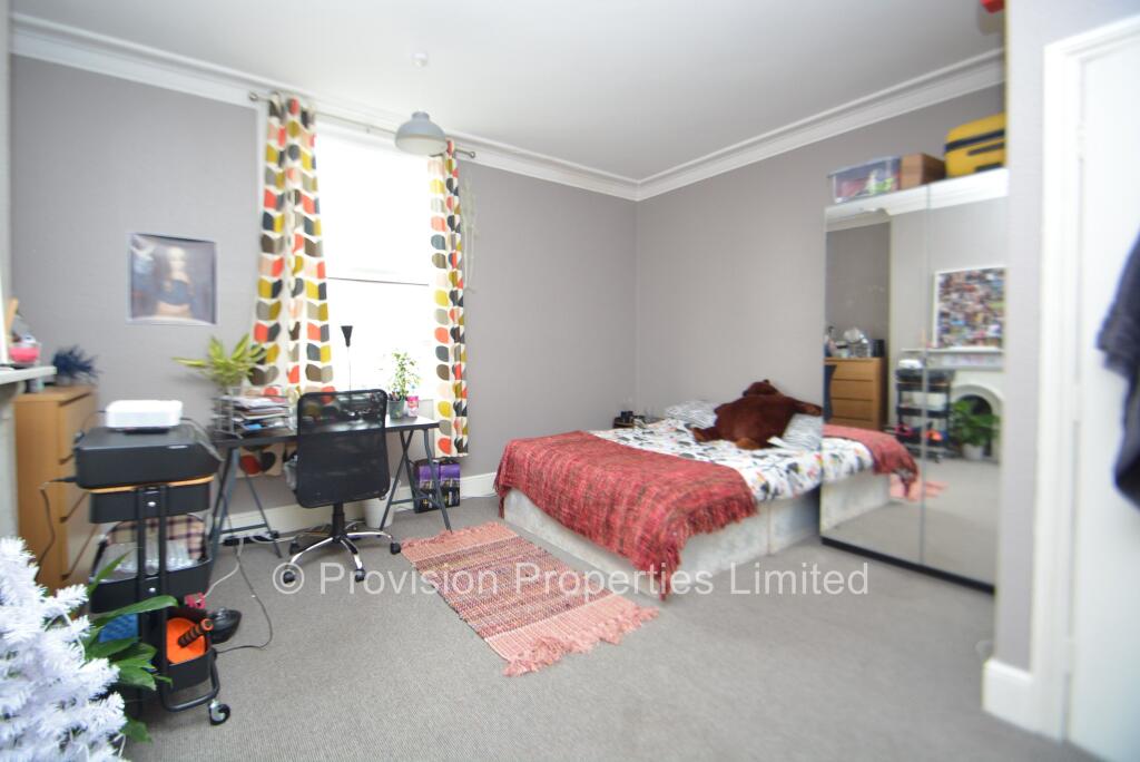 6 bedroom terraced house for rent