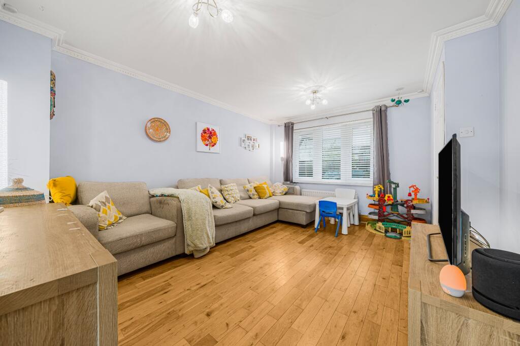 House in Kingston upon Thames - More