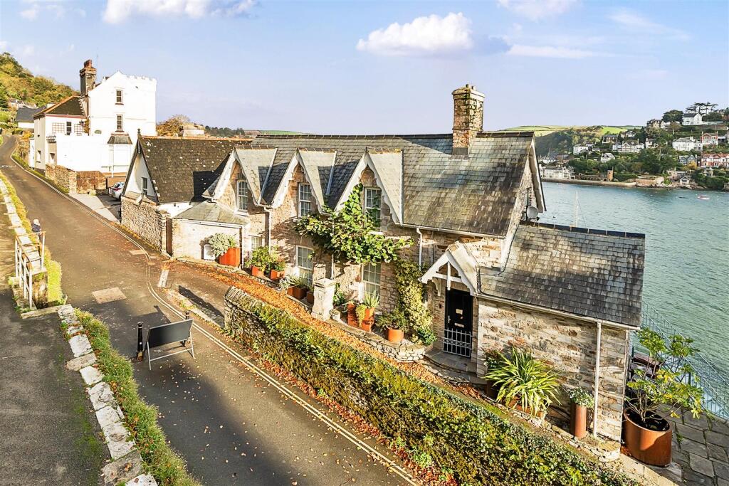 Main image of property: Warfleet, Dartmouth