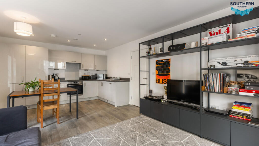 Apartment in Kingston upon Thames - View 4