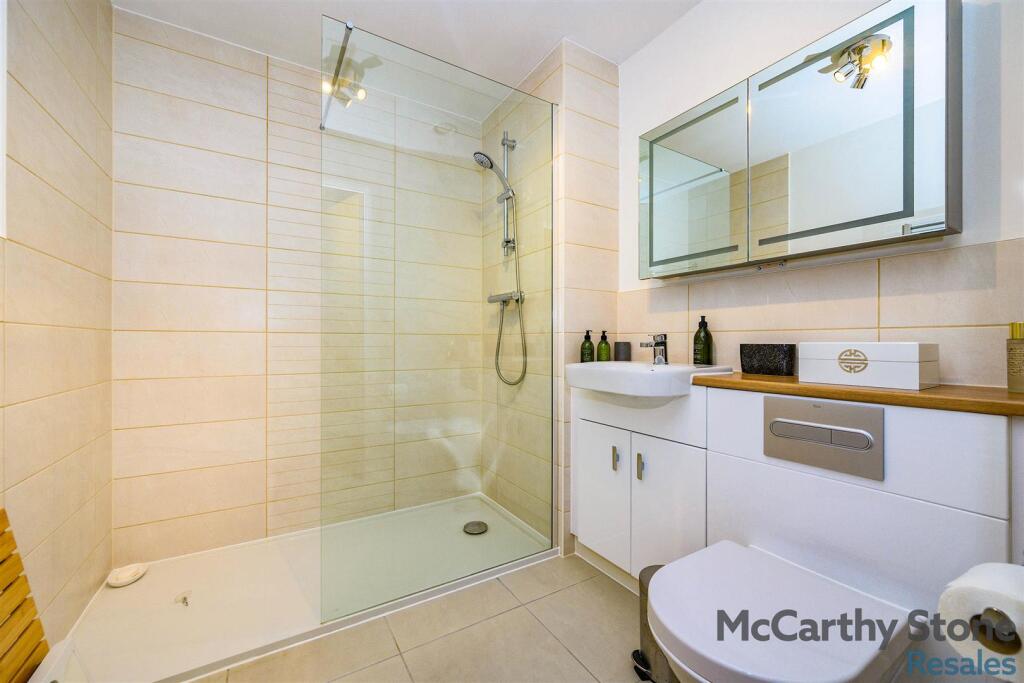 Additional image 9 of Great North Road, Hatfield