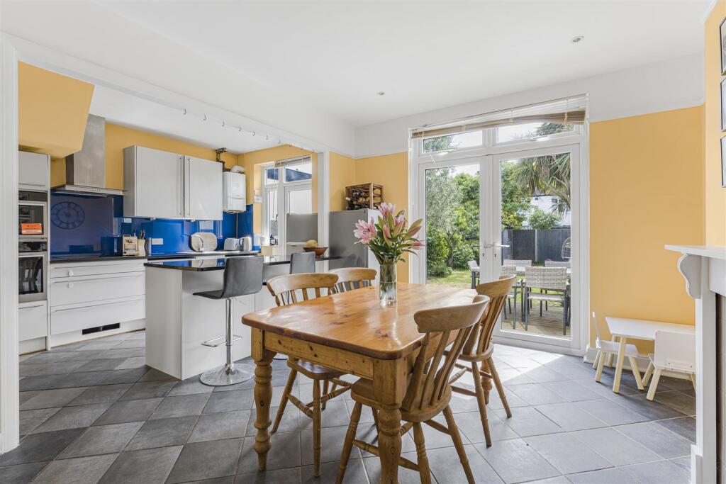 House in London, West Barnes - View 2