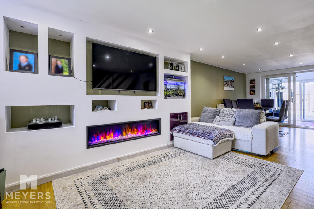 House in Christchurch, Mudeford - View 2
